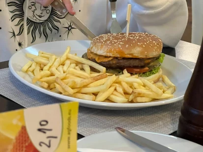 Fotografia jedla Hamburger a hranolčeky