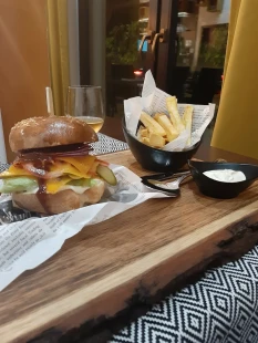 Fotka jedla Hranolčeky a burger