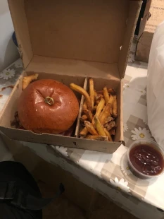 Fotka jedla Hamburger a hranolčeky