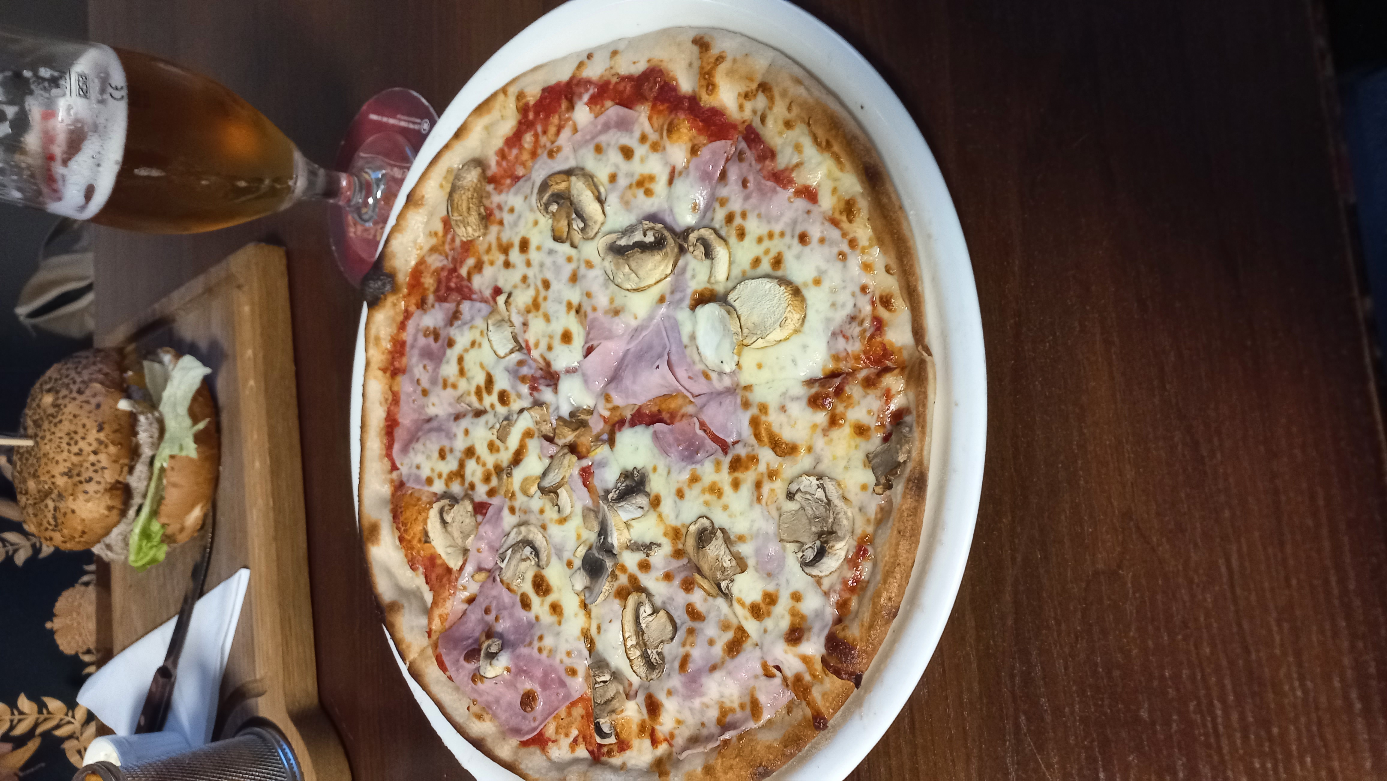 Pizza šunkova so šampiňónmi