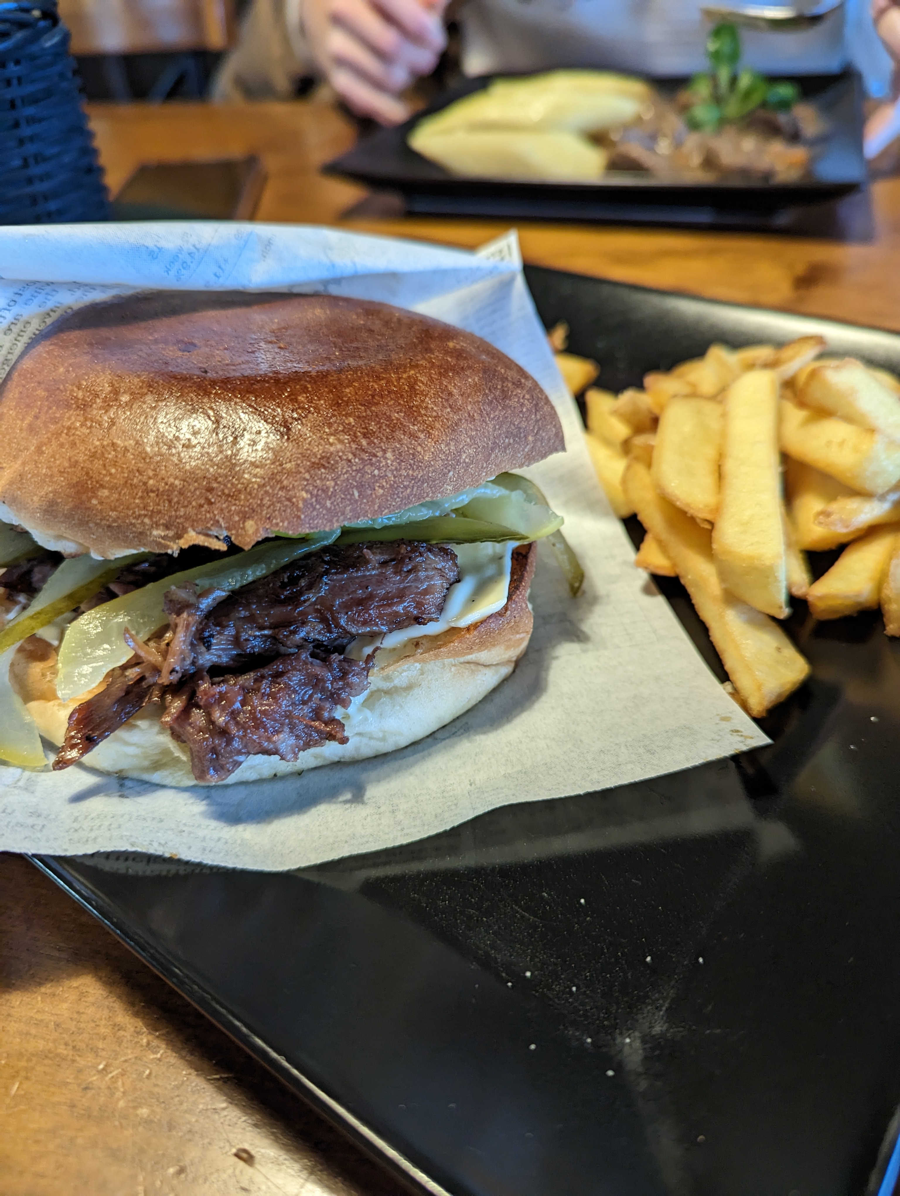 Burger s trhaným mäsom