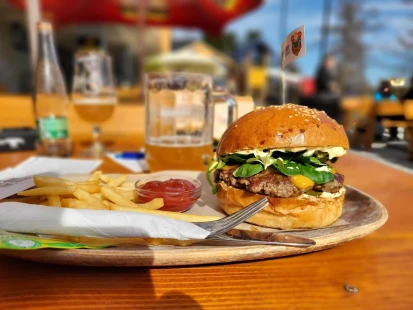 Fotka jedla Hranolčeky a burger