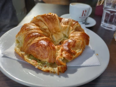 Fotka jedla Pistaciovy croissant