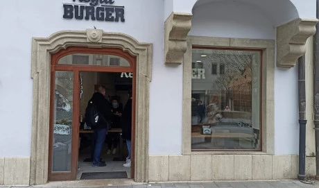 Regal BURGER Trnava — Trnava