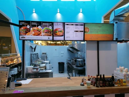 Regal Burger Trenčín OC Laugaricio — Trenčín