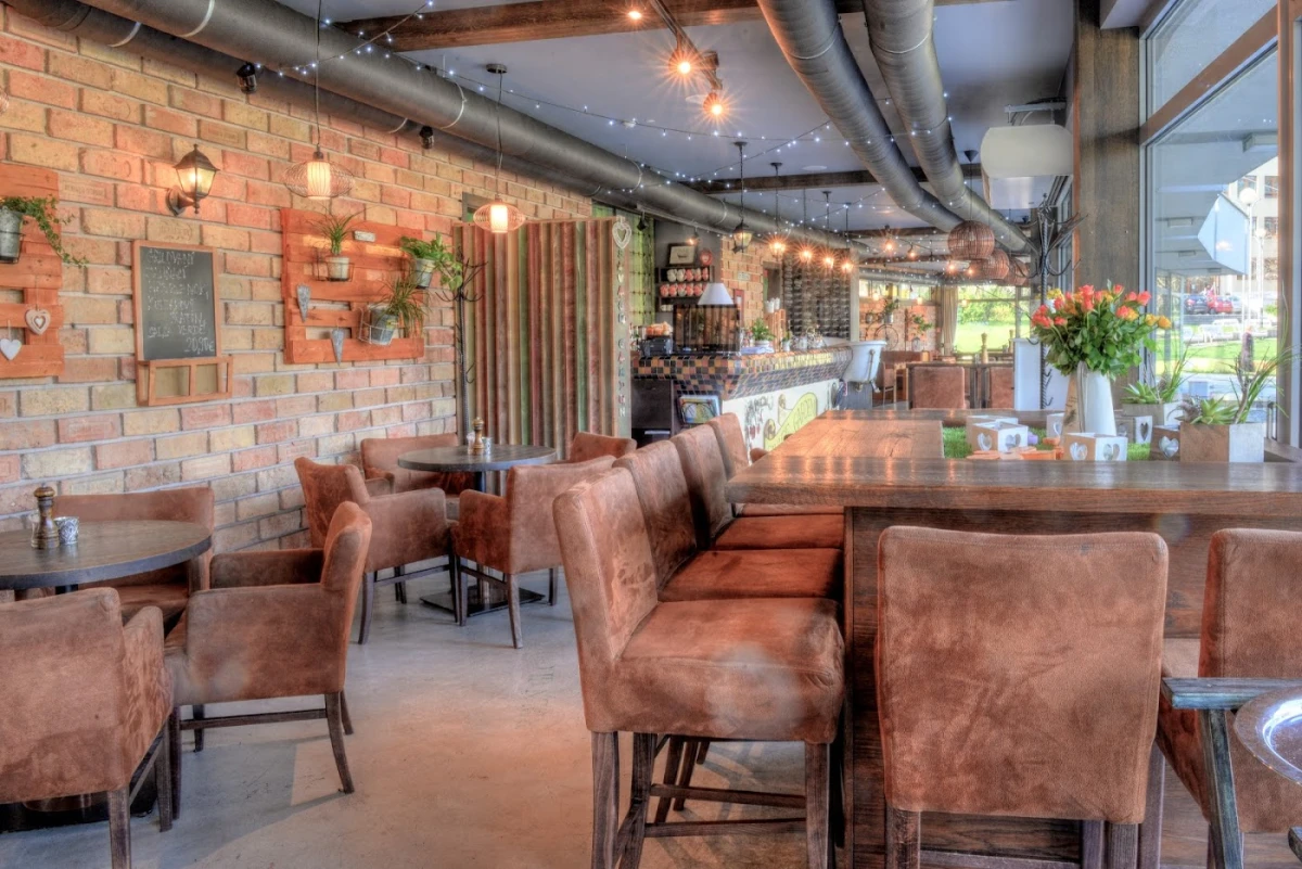 Savage Garden Bar & Restaurant