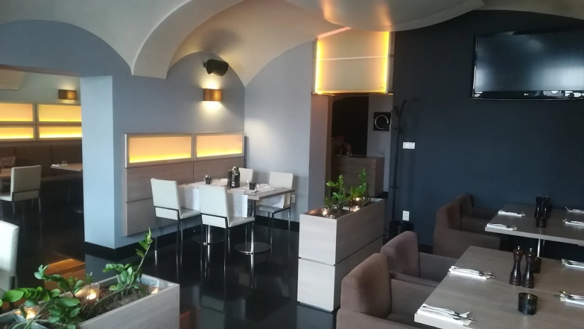 Frais restaurant, coctails, vine