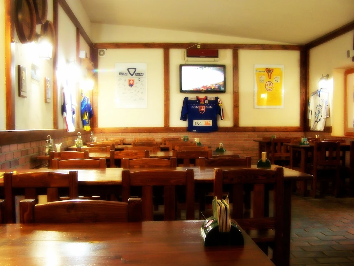 Reštaurácia Hokejka Pub 1