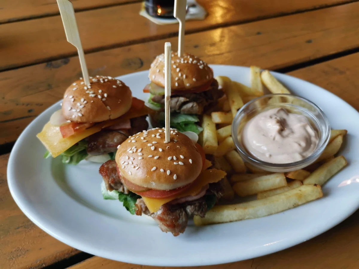 Irish Pub - Steak & Pizza house